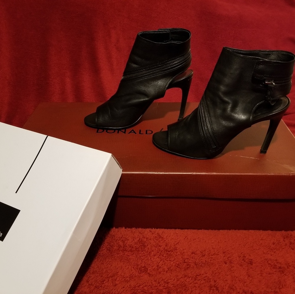 Sandals - Picture 2 of 6